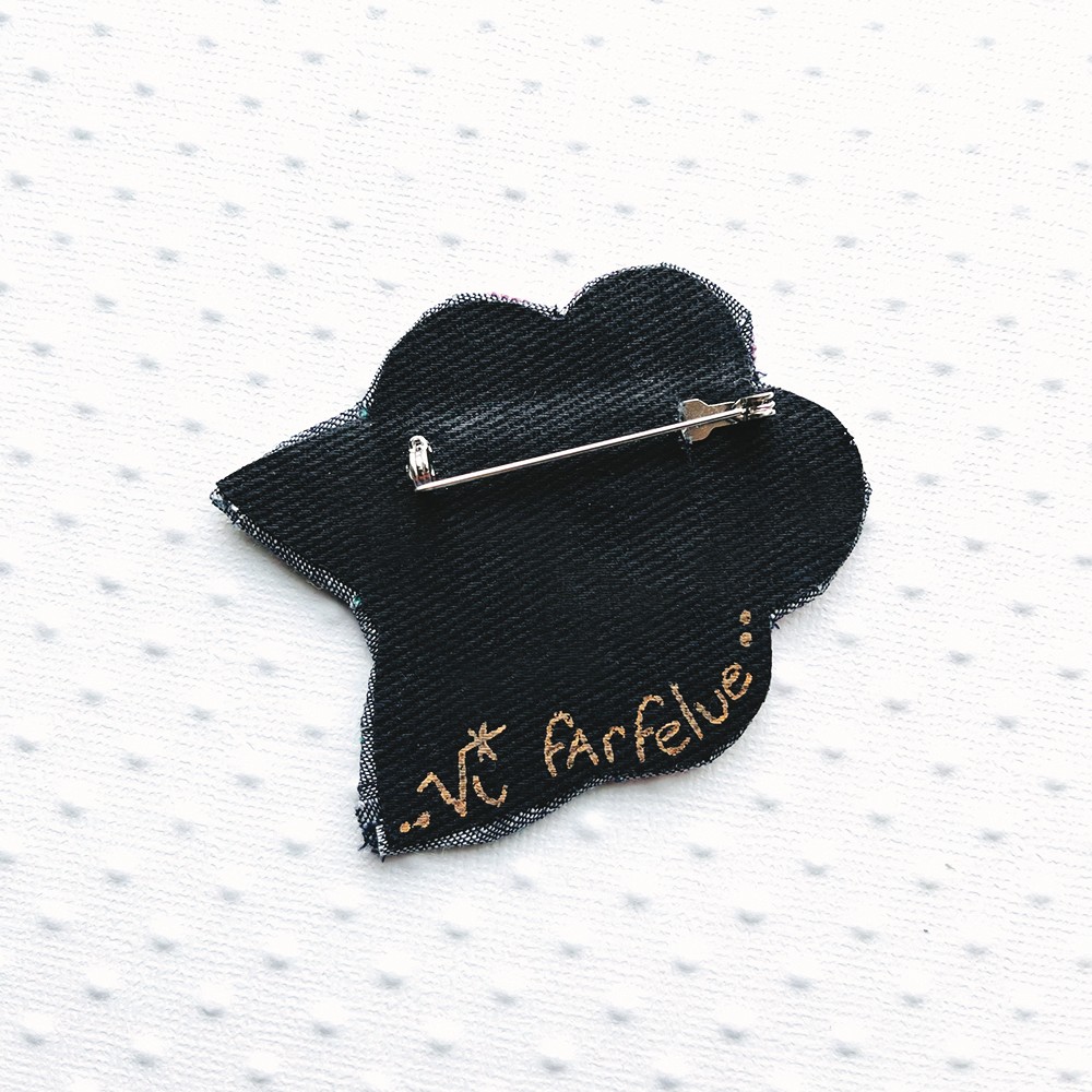 Broche brodée L'inattendue – Image 7
