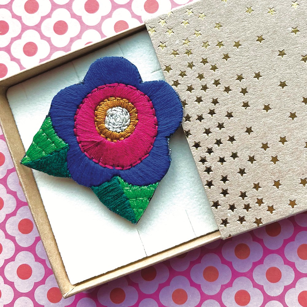 Broche brodée L'inattendue – Image 4